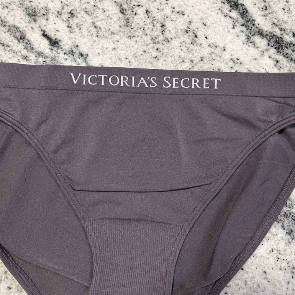 New Victoria's Secret Sexy Gray Logo Seamless No Show Bikini Panties VS Small S - Picture 2 of 3